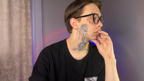 Snapshot of anahori_simon chatting on 01.14.25 simon online show from 01.14.25