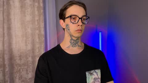 Snapshot of anahori_simon chatting on 01.15.25 simon online show from 01.15.25