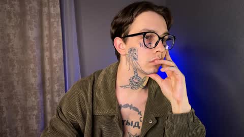 Snapshot of anahori_simon chatting on 01.18.25 simon online show from 01.18.25