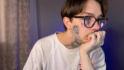 Snapshot of anahori_simon chatting on 01.22.25 simon online show from 01.22.25