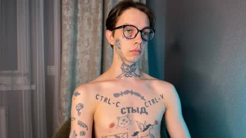 Snapshot of anahori_simon chatting on 02.04.25 simon online show from 02.04.25