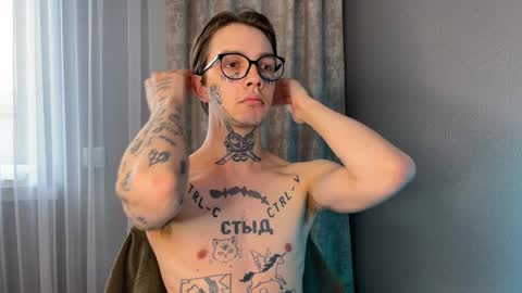 Snapshot of anahori_simon chatting on 02.08.25 simon online show from 02.08.25