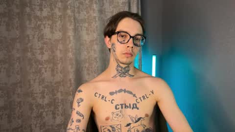 Snapshot of anahori_simon chatting on 02.13.25 simon online show from 02.13.25