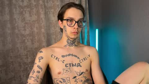 Snapshot of anahori_simon chatting on 02.13.25 simon online show from 02.13.25