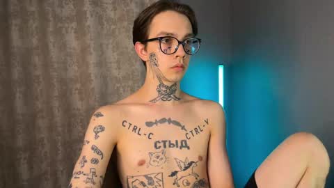 Snapshot of anahori_simon chatting on 02.14.25 simon online show from 02.14.25