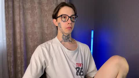 Snapshot of anahori_simon chatting on 02.23.25 simon online show from 02.23.25