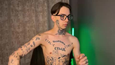 Snapshot of anahori_simon chatting on 03.01.25 simon online show from 03.01.25