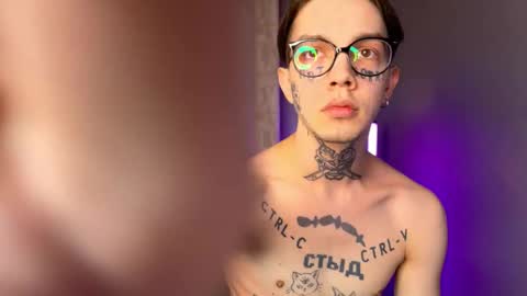 Snapshot of anahori_simon chatting on 03.08.25 simon online show from 03.08.25