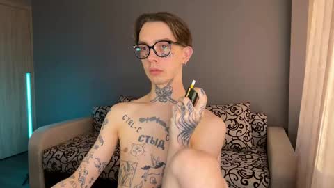 Snapshot of anahori_simon chatting on 03.12.25 simon online show from 03.12.25