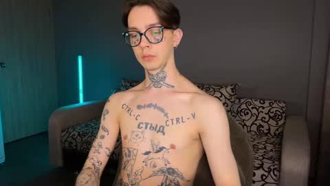 Snapshot of anahori_simon chatting on 03.12.25 simon online show from 03.12.25