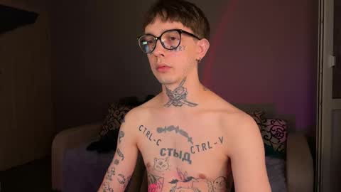 Snapshot of anahori_simon chatting on 09.11.25 simon online show from 09.11.25