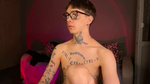 Snapshot of anahori_simon chatting on 09.17.25 simon online show from 09.17.25