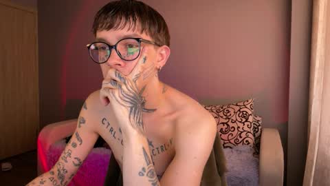 Snapshot of anahori_simon chatting on 09.20.25 simon online show from 09.20.25