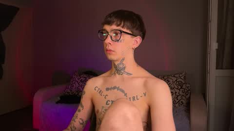 Snapshot of anahori_simon chatting on 09.22.25 simon online show from 09.22.25