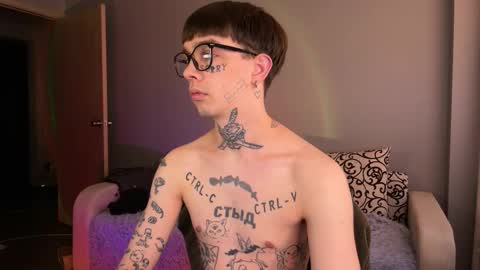 Snapshot of anahori_simon chatting on 09.26.25 simon online show from 09.26.25