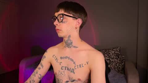 Snapshot of anahori_simon chatting on 09.27.25 simon online show from 09.27.25