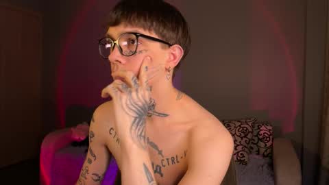 Snapshot of anahori_simon chatting on 09.30.25 simon online show from 09.30.25