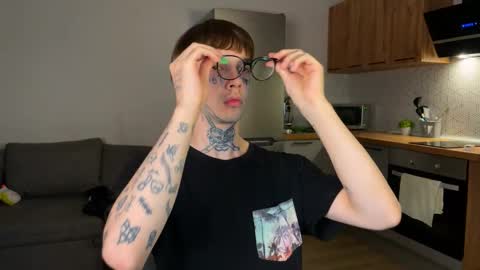 Snapshot of anahori_simon chatting on 10.09.25 simon online show from 10.09.25