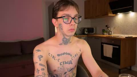 Snapshot of anahori_simon chatting on 10.10.25 simon online show from 10.10.25