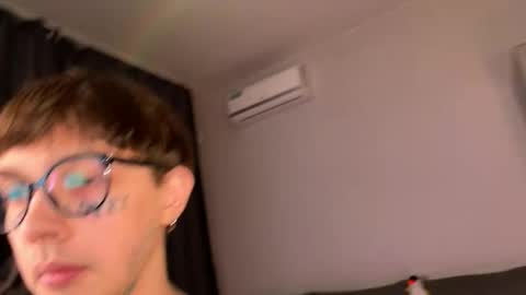 Snapshot of anahori_simon chatting on 10.13.25 simon online show from 10.13.25