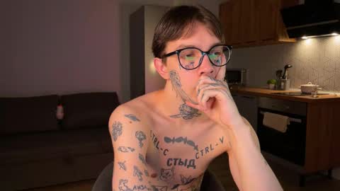 Snapshot of anahori_simon chatting on 10.19.25 simon online show from 10.19.25