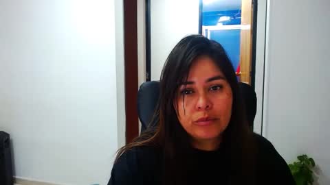 Snapshot of anaids_dam chatting on 01.02.25 anaids online show from 01.02.25