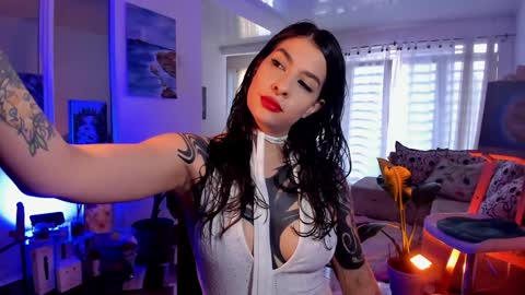 Snapshot of anakedartist chatting on 02.08.25 Mariana online show from 02.08.25