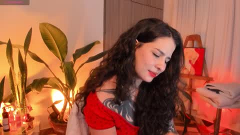 Snapshot of anakedartist chatting on 10.31.25 Mariana online show from 10.31.25