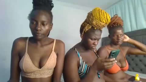 Snapshot of analeia_ chatting on 01.22.25 Analeia online show from 01.22.25