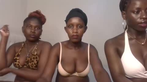 Snapshot of analeia_ chatting on 10.16.25 Analeia online show from 10.16.25