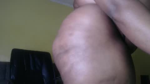 Snapshot of analock chatting on 10.31.25 Dotunga online show from 10.31.25