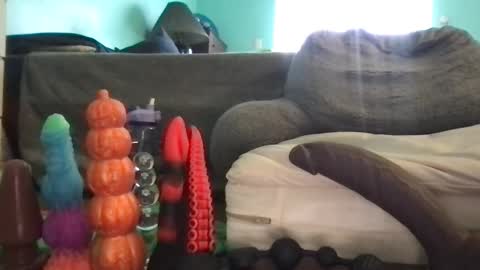 Snapshot of analzilla chatting on 12.13.25 Mandy online show from 12.13.25