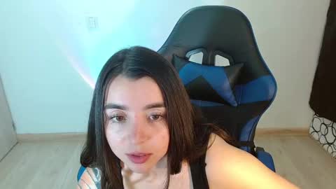 Snapshot of anarosse__ chatting on 02.07.25 ana 3 online show from 02.07.25