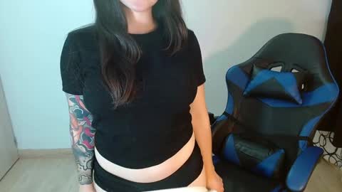 Snapshot of anarosse__ chatting on 02.17.25 ana 3 online show from 02.17.25