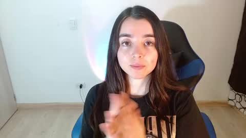 Snapshot of anarosse__ chatting on 02.27.25 ana 3 online show from 02.27.25