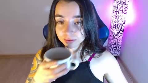 Snapshot of anarosse__ chatting on 10.15.25 ana 3 online show from 10.15.25