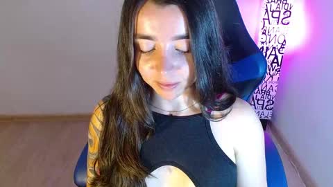 Snapshot of anarosse__ chatting on 11.09.25 ana 3 online show from 11.09.25