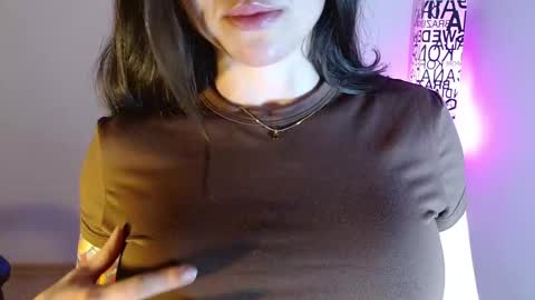 Snapshot of anarosse__ chatting on 11.14.25 ana 3 online show from 11.14.25