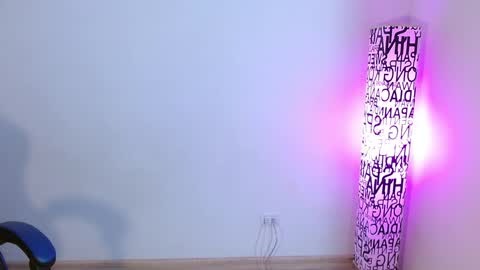 Snapshot of anarosse__ chatting on 11.19.25 ana 3 online show from 11.19.25