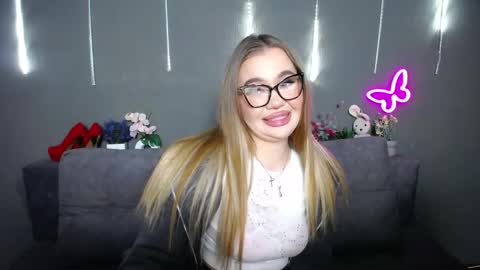 anastacyyellig online show from 04.17.26