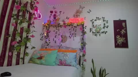 Snapshot of anasttaciia_21 chatting on 11.24.25 Independent online show from 11.24.25