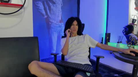 anddy_hugecock online show from 05.17.26