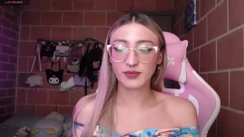 Snapshot of andrea_camila chatting on 06.09.26 Andrea online show from 06.09.26