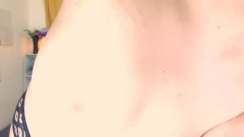 Snapshot of andrea_hot_cummer chatting on 04.21.26 dreaa online show from 04.21.26