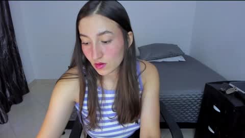 Snapshot of andrea_loaiza2 chatting on 01.11.25 Andrea online show from 01.11.25