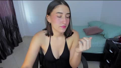 Snapshot of andrea_loaiza2 chatting on 01.20.25 Andrea online show from 01.20.25