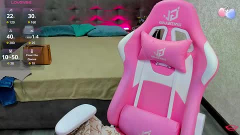 Andrea hereGMT7Mon Tue Wen ThFri Sat Su 0300am-0900am. online show from 02.14.25