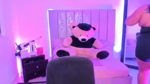 andreaakinky online show from 10.23.25