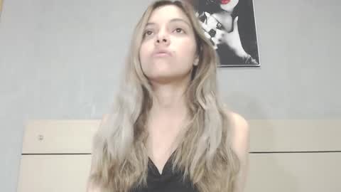 Snapshot of andreau_19 chatting on 02.04.25 andreau 19 online show from 02.04.25