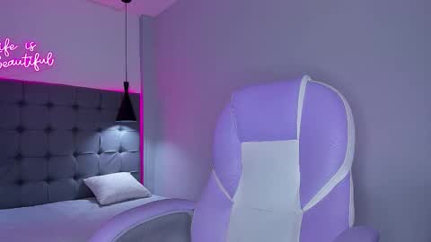 Snapshot of andres1_8 chatting on 11.27.25 IM ANDRES online show from 11.27.25